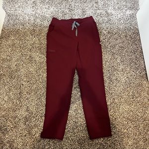 Figs Yola scrub pants in Burgundy